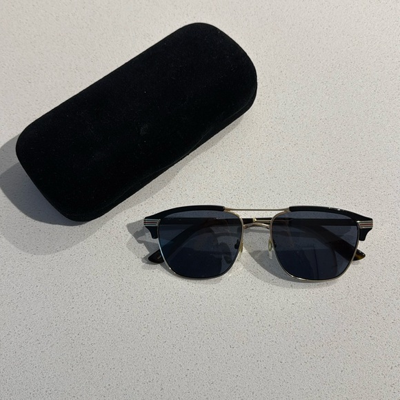 Men’s Gucci Sunglasses - Picture 2 of 7